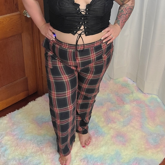 Plus Plaid Print Tapered Pants - Picture 2 of 2